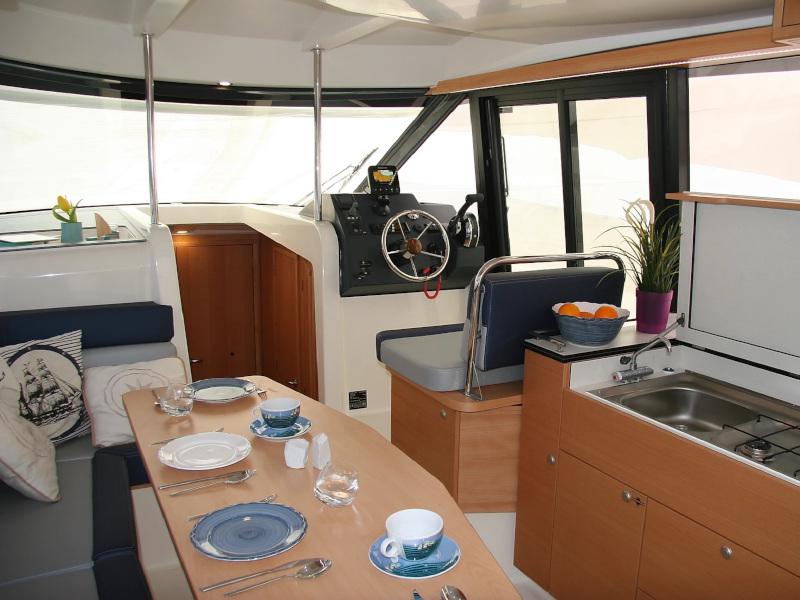 Book yachts online - motorboat - Platinum 989 - Platinum 989 Flybridge (Premiera) - rent