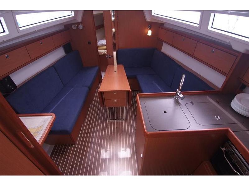 Book yachts online - sailboat - Bavaria Cruiser 33 - PULENAT - rent