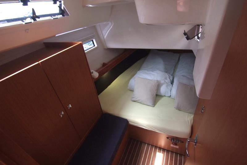 Book yachts online - sailboat - Bavaria Cruiser 41 - JAZZ - rent