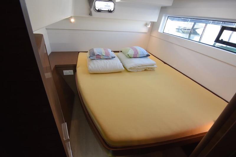 Book yachts online - catamaran - Lagoon 40 - SUNLIGHT - rent