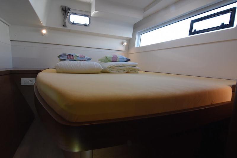 Book yachts online - catamaran - Lagoon 40 - SUNLIGHT - rent