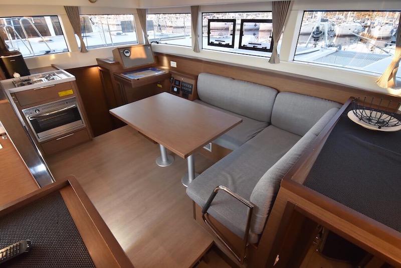 Book yachts online - catamaran - Lagoon 40 - SUNLIGHT - rent