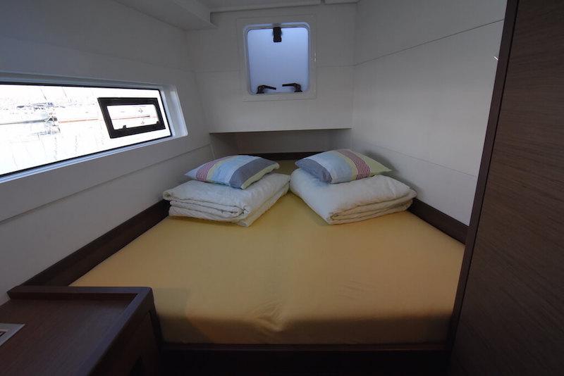 Book yachts online - catamaran - Lagoon 40 - SUNLIGHT - rent