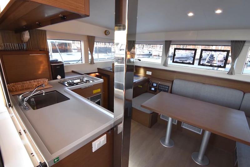 Book yachts online - catamaran - Lagoon 40 - SUNLIGHT - rent