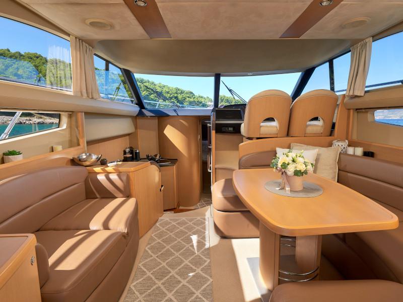 Book yachts online - motorboat - Princess 42 - Touché - rent