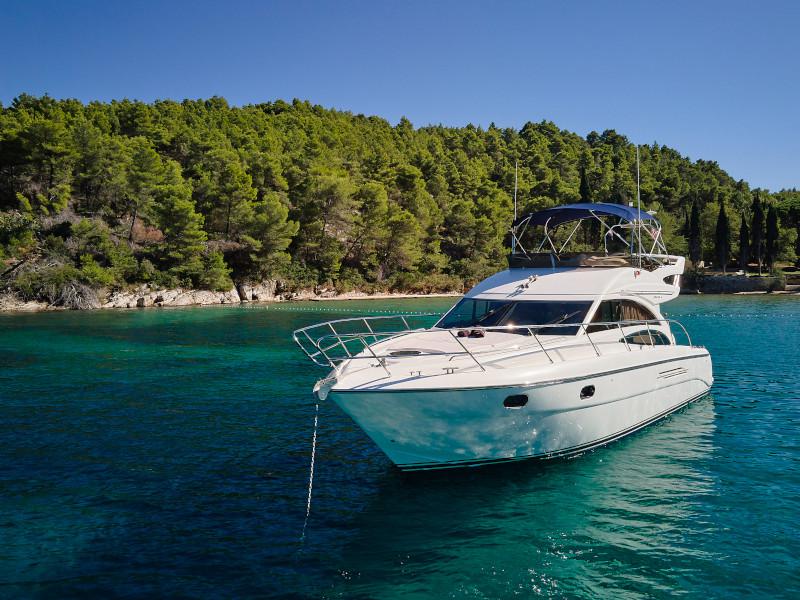 Book yachts online - motorboat - Princess 42 - Touché - rent