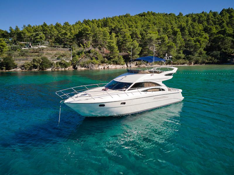 Book yachts online - motorboat - Princess 42 - Touché - rent