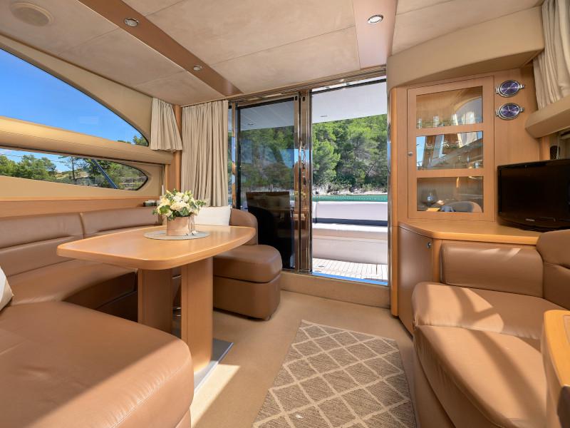 Book yachts online - motorboat - Princess 42 - Touché - rent