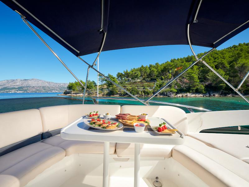 Book yachts online - motorboat - Princess 42 - Touché - rent
