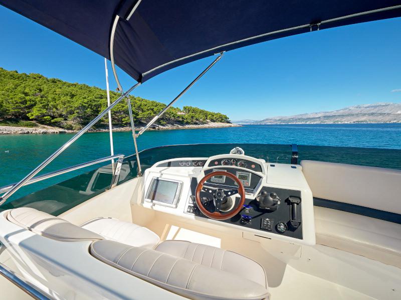 Book yachts online - motorboat - Princess 42 - Touché - rent