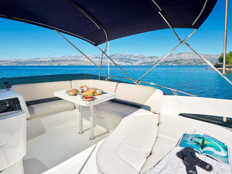 Book yachts online - motorboat - Princess 42 - Touché - rent