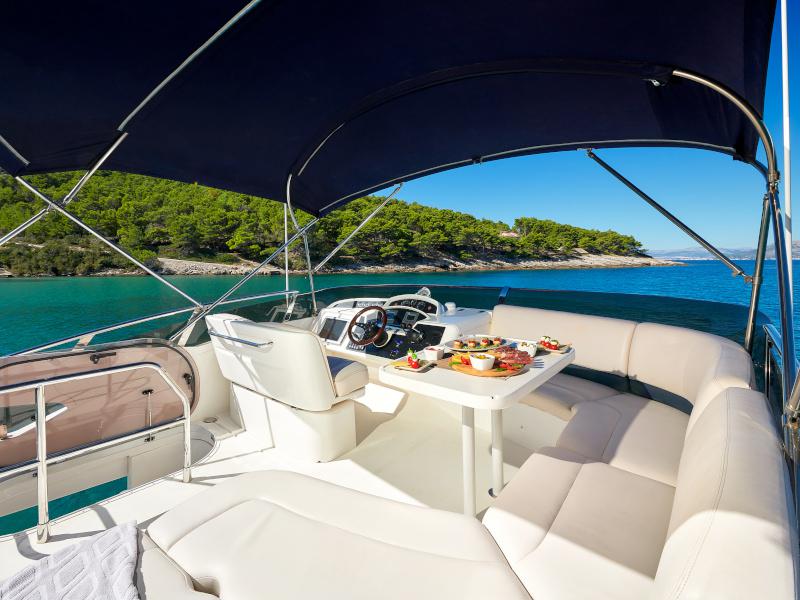 Book yachts online - motorboat - Princess 42 - Touché - rent