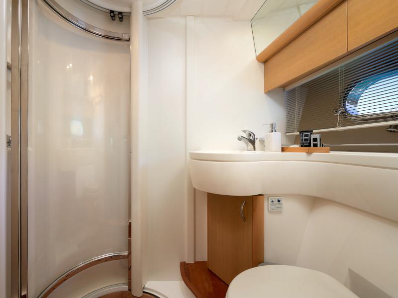 Book yachts online - motorboat - Princess 42 - Touché - rent