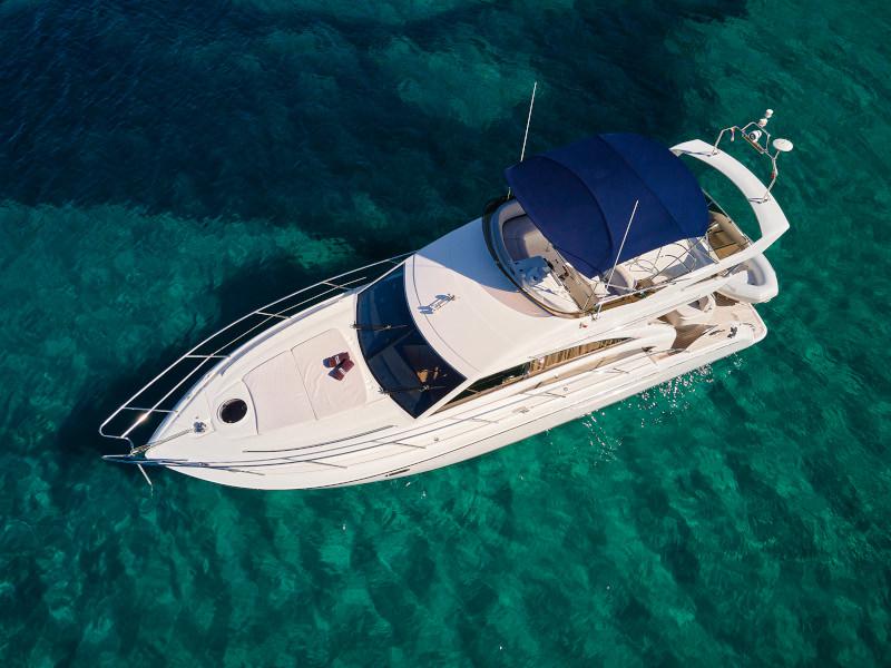 Book yachts online - motorboat - Princess 42 - Touché - rent