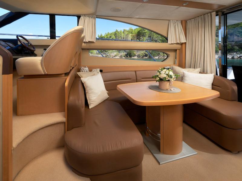 Book yachts online - motorboat - Princess 42 - Touché - rent
