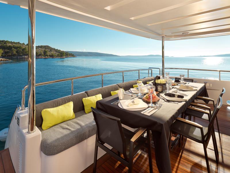 Book yachts online - motorboat - Delfino 93 - Ocean Drive - rent