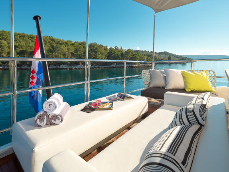 Book yachts online - motorboat - Delfino 93 - Ocean Drive - rent