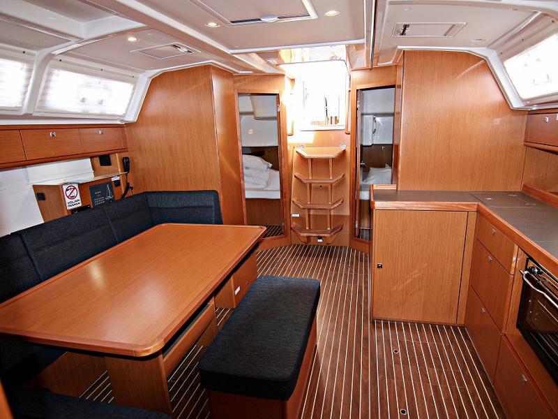Book yachts online - sailboat - Bavaria Cruiser  51 - Gin Tonic - rent
