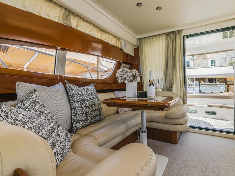 Book yachts online - motorboat - Jeanneau Prestige 46 Fly - UNPLUGGED - rent