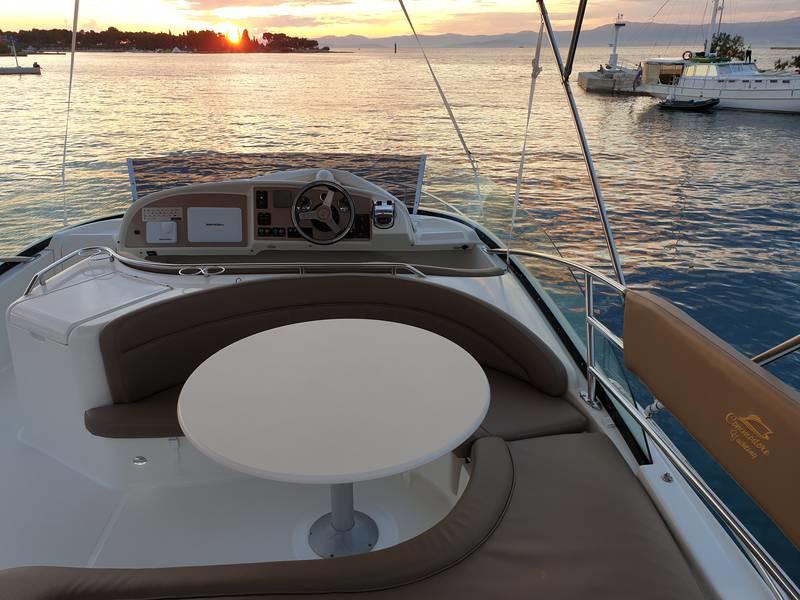 Book yachts online - motorboat - Jeanneau Prestige 46 Fly - UNPLUGGED - rent