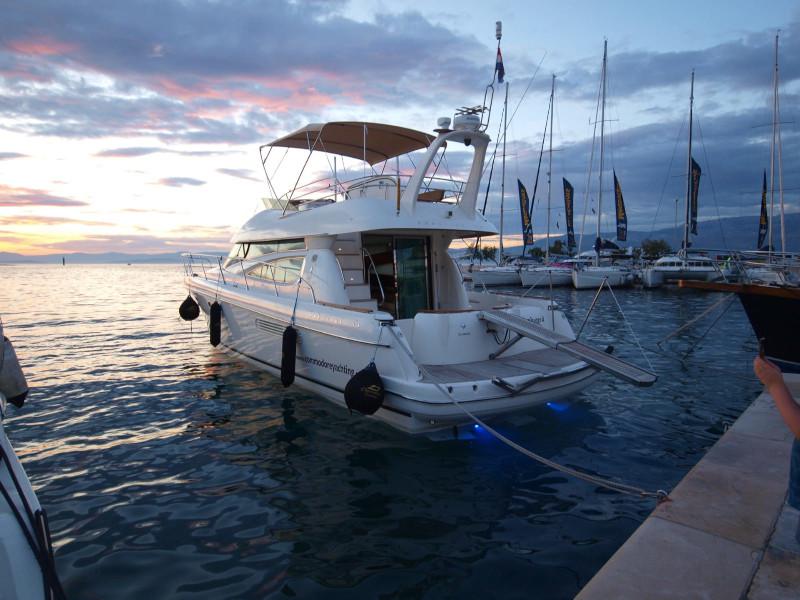 Book yachts online - motorboat - Jeanneau Prestige 46 Fly - UNPLUGGED - rent