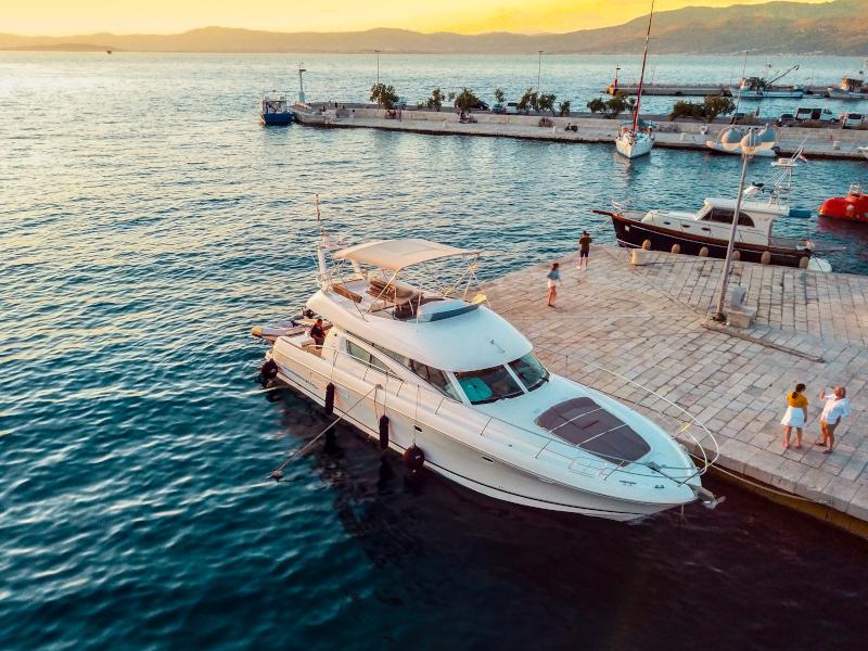 Book yachts online - motorboat - Jeanneau Prestige 46 Fly - UNPLUGGED - rent