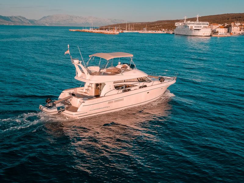 Book yachts online - motorboat - Jeanneau Prestige 46 Fly - UNPLUGGED - rent