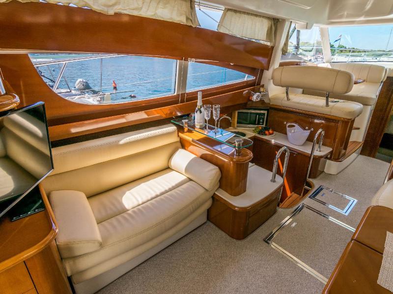 Book yachts online - motorboat - Jeanneau Prestige 46 Fly - UNPLUGGED - rent