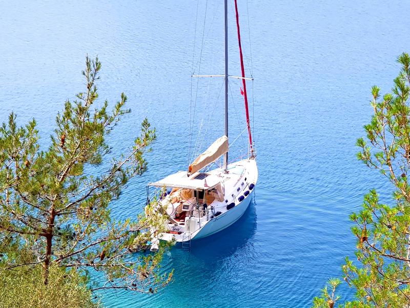 Book yachts online - sailboat - Cyclades 43.4 - TINA - rent