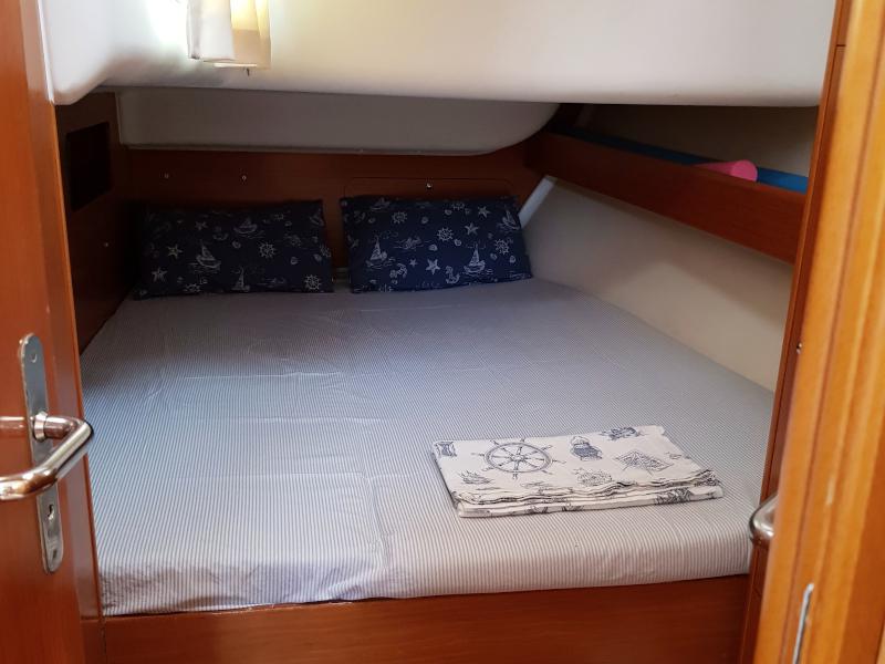 Book yachts online - sailboat - Cyclades 43.4 - TINA - rent