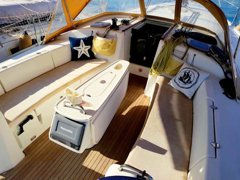 Book yachts online - sailboat - Cyclades 43.4 - TINA - rent