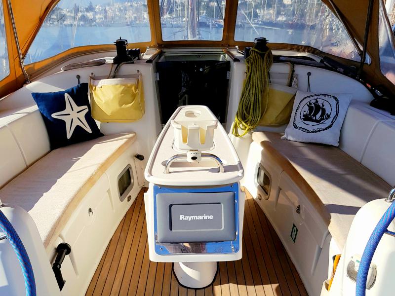 Book yachts online - sailboat - Cyclades 43.4 - TINA - rent