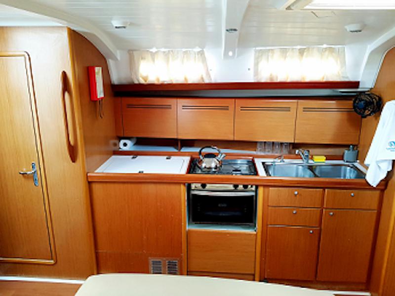 Book yachts online - sailboat - Cyclades 43.4 - TINA - rent