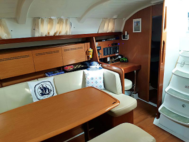 Book yachts online - sailboat - Cyclades 43.4 - TINA - rent