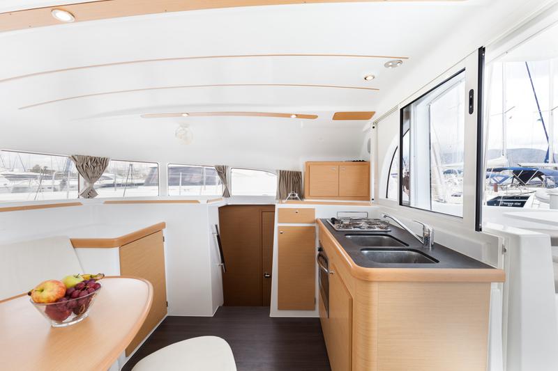 Book yachts online - catamaran - Lagoon 380 - Vienna - rent