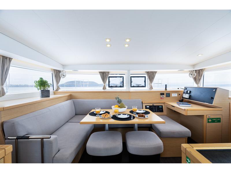Book yachts online - catamaran - Lagoon 400 S2 - Seaker - rent