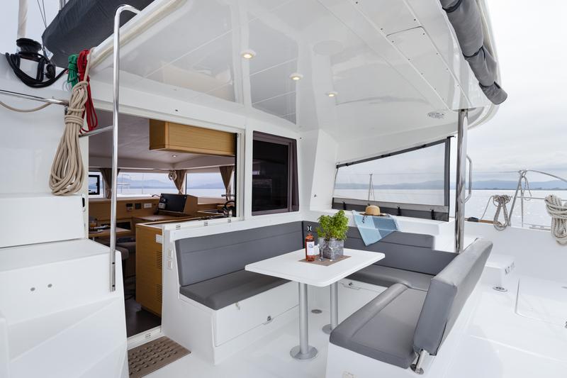 Book yachts online - catamaran - Lagoon 400 S2 - Seaker - rent