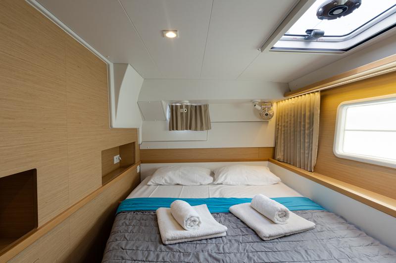 Book yachts online - catamaran - Lagoon 400 S2 - Seaker - rent