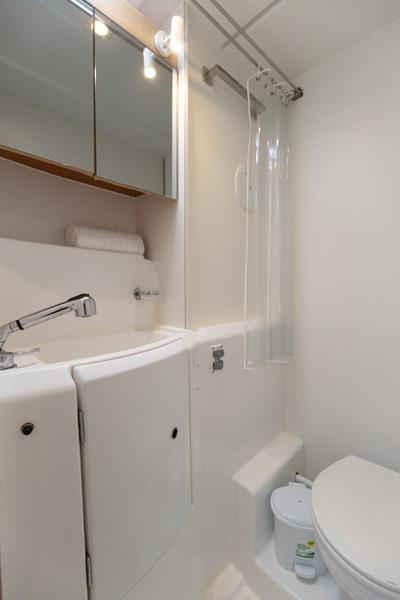 Book yachts online - catamaran - Lagoon 400 S2 - Seaker - rent