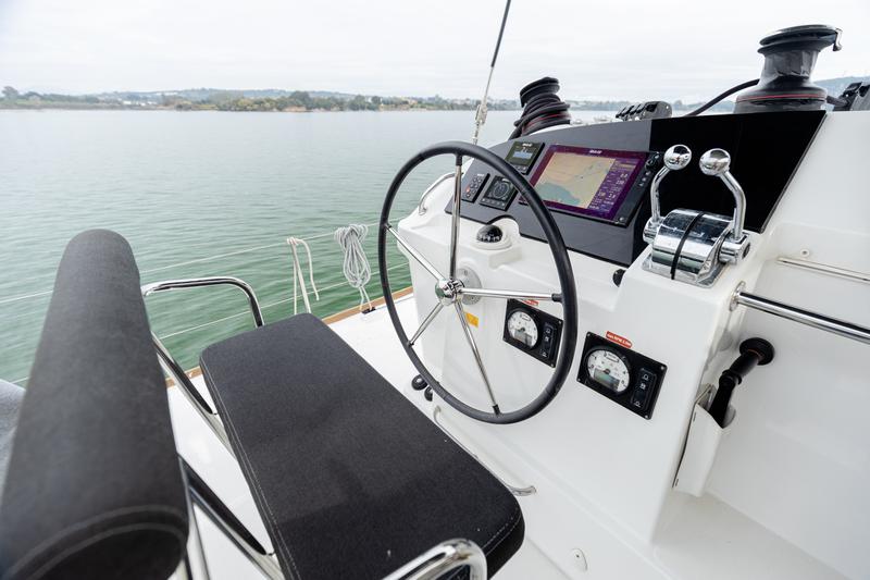 Book yachts online - catamaran - Lagoon 400 S2 - Seaker - rent