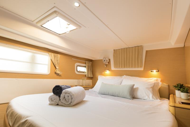 Book yachts online - catamaran - Lagoon 500 - Skippered - TORO BIANCO - rent