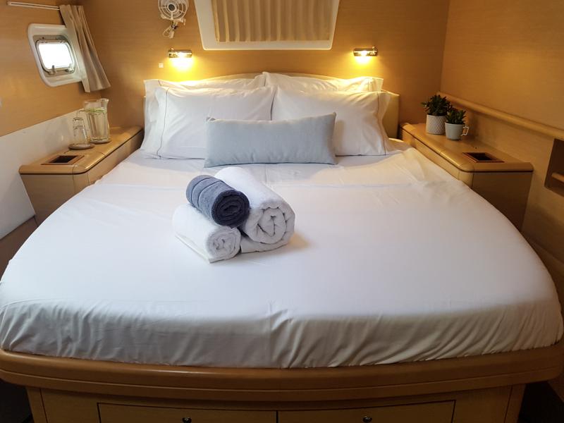 Book yachts online - catamaran - Lagoon 500 - Skippered - TORO BIANCO - rent