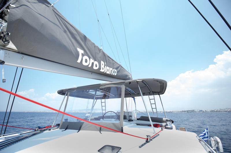 Book yachts online - catamaran - Lagoon 500 - Skippered - TORO BIANCO - rent