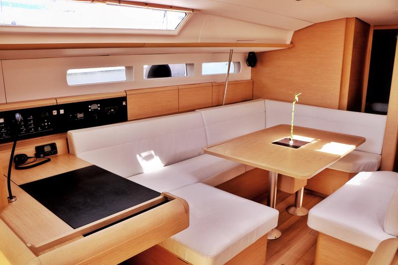 Book yachts online - sailboat - Sun Odyssey 519 -  6 cabs - AETHRA - rent