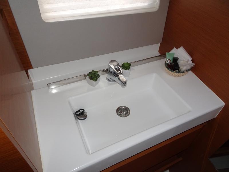 Book yachts online - sailboat - Sun Odyssey 490 - ALFADER (NEW MODEL, BLUE HULL, AC+GEN.) - rent