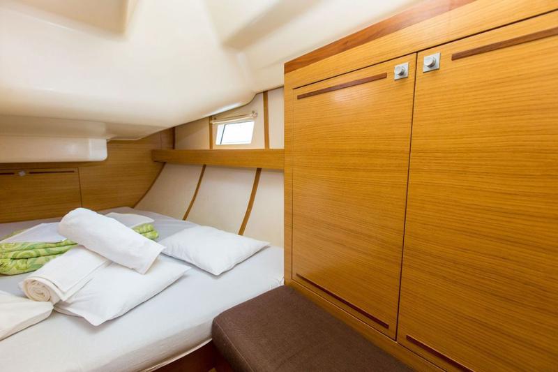 Book yachts online - sailboat - Elan 444 Impression - Korina - rent
