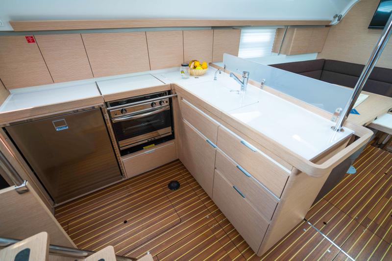 Book yachts online - sailboat - Elan 45 Impression - Bine - rent