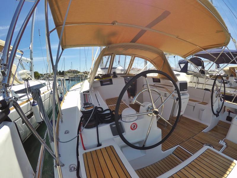 Book yachts online - sailboat - Sun Odyssey 449 - Tardis - rent