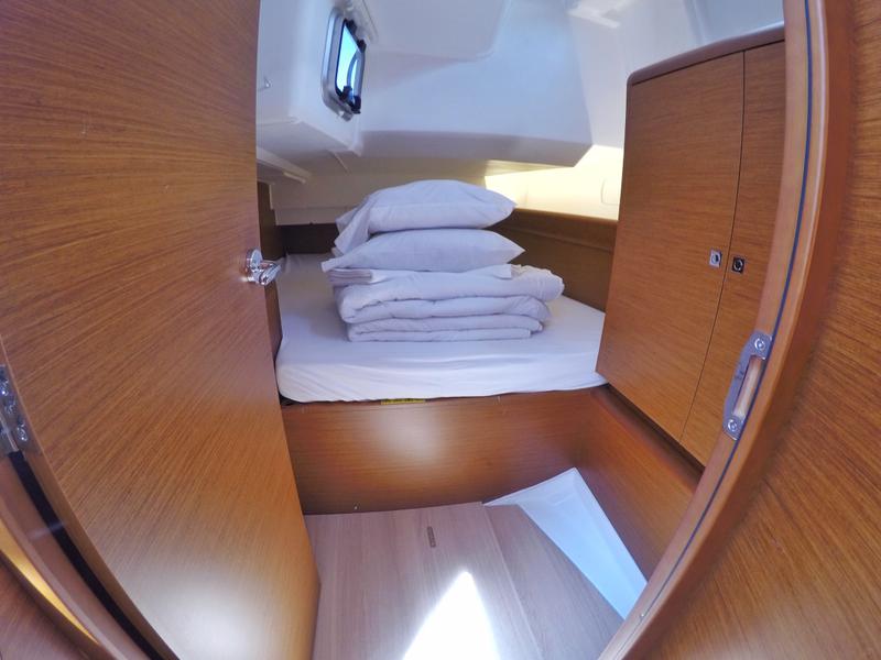 Book yachts online - sailboat - Sun Odyssey 449 - Tardis - rent
