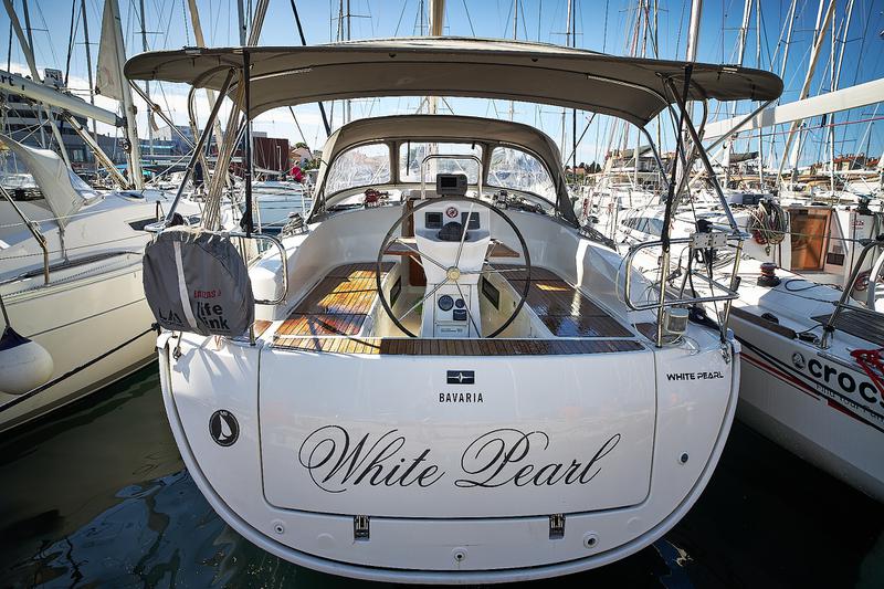 Book yachts online - sailboat - Bavaria 36 Cruiser - White pearl - rent